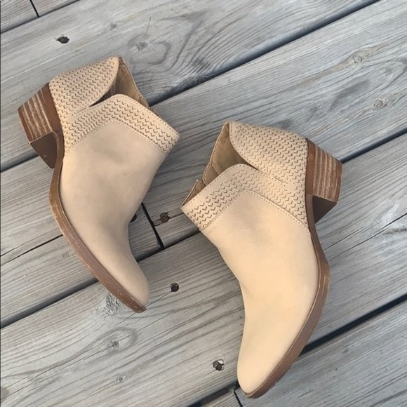 Lucky Brand Shoes - NEW Lucky Brand Tan Suede Ankle Boot size 5.5